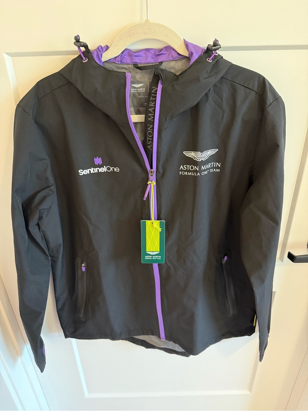 NWT Aston Martin Formula One Team SentinelOne Rain Jacket Hooded Black Purple M